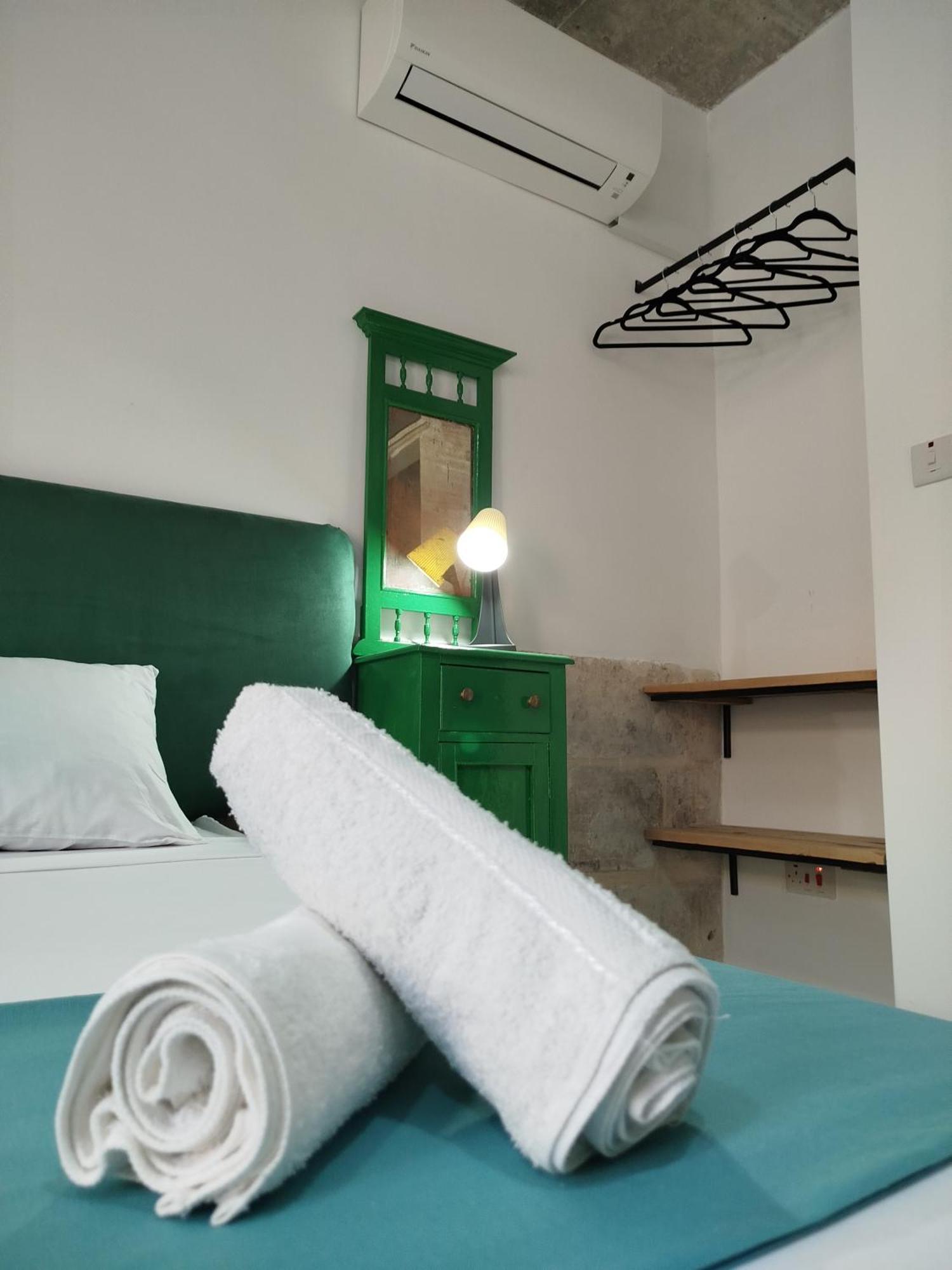 Limestone Sun Suites Sliema Oda fotoğraf
